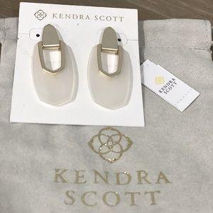 NWT - Kendra Scott Kailyn Gold Drop Earrings